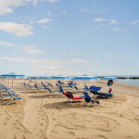 Residence Brezza Di Mare Сан-Бенедетто-дель-Тронто Экстерьер фото