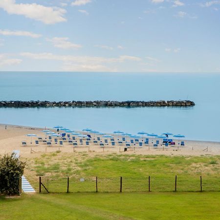 Residence Brezza Di Mare Сан-Бенедетто-дель-Тронто Экстерьер фото
