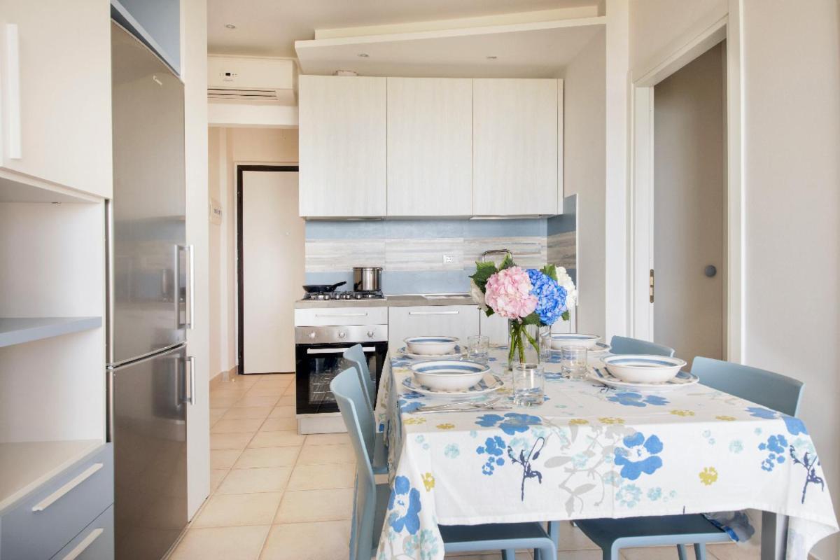 Residence Brezza Di Mare Сан-Бенедетто-дель-Тронто Экстерьер фото