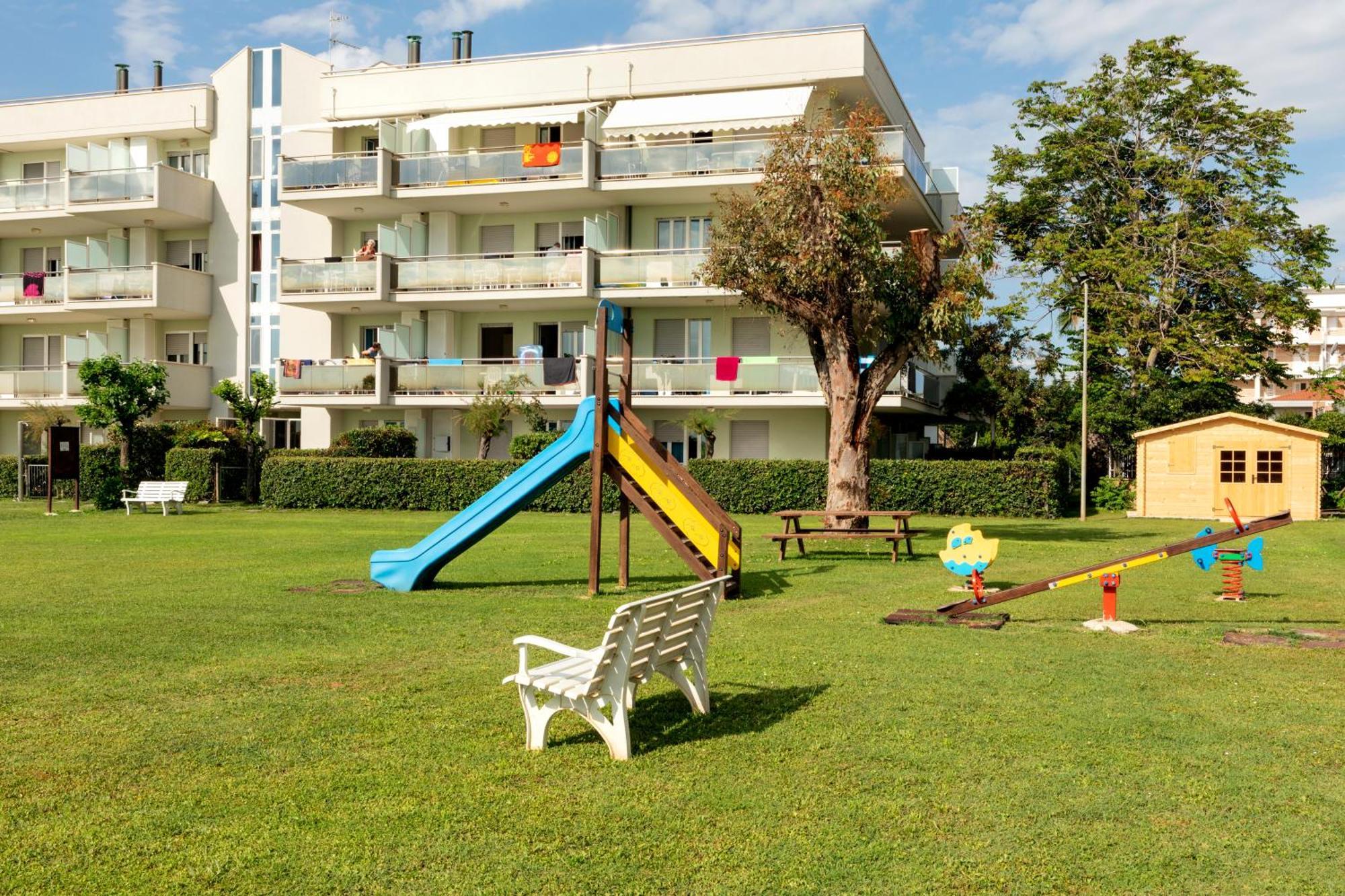 Residence Brezza Di Mare Сан-Бенедетто-дель-Тронто Экстерьер фото