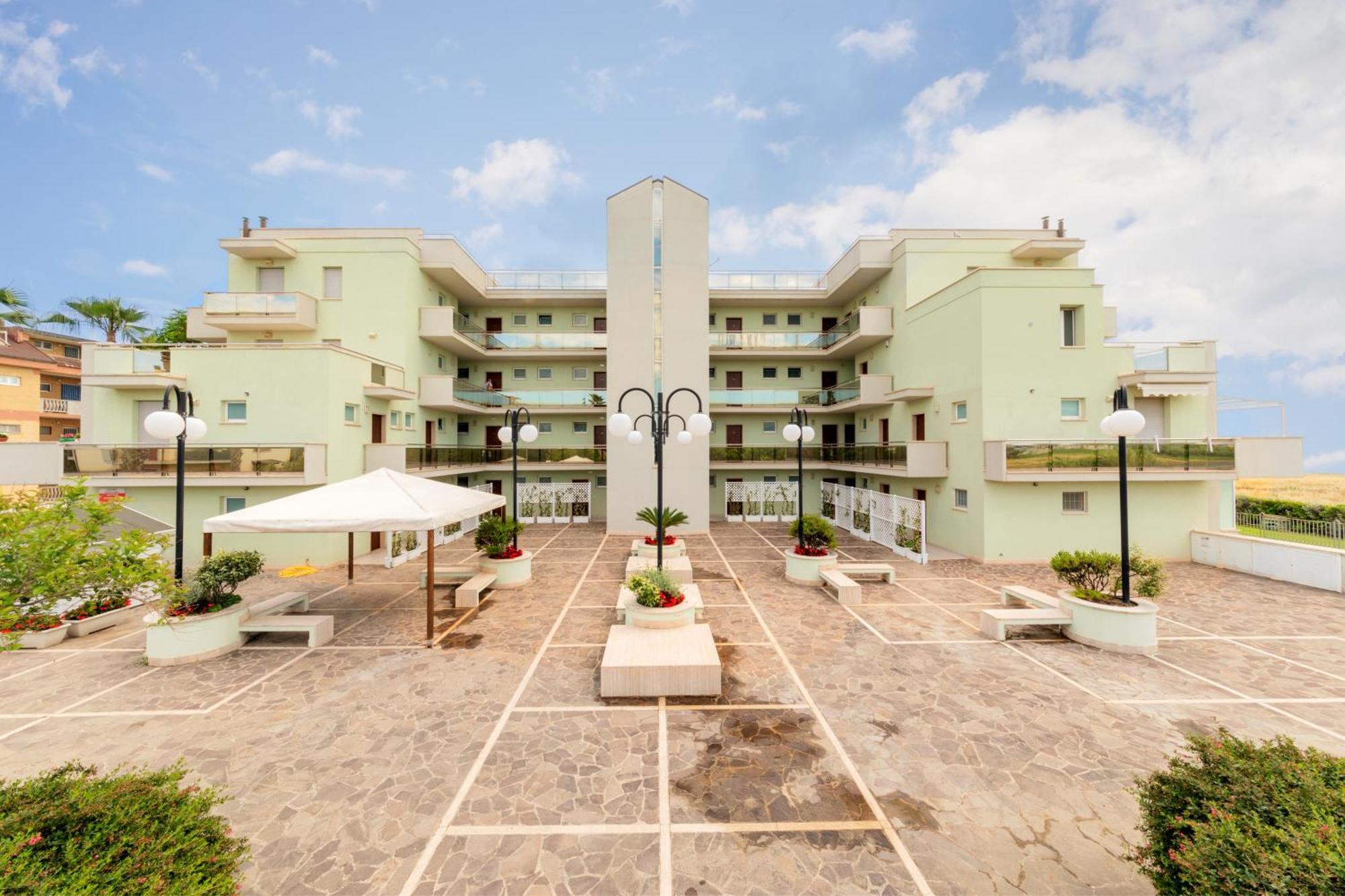 Residence Brezza Di Mare Сан-Бенедетто-дель-Тронто Экстерьер фото