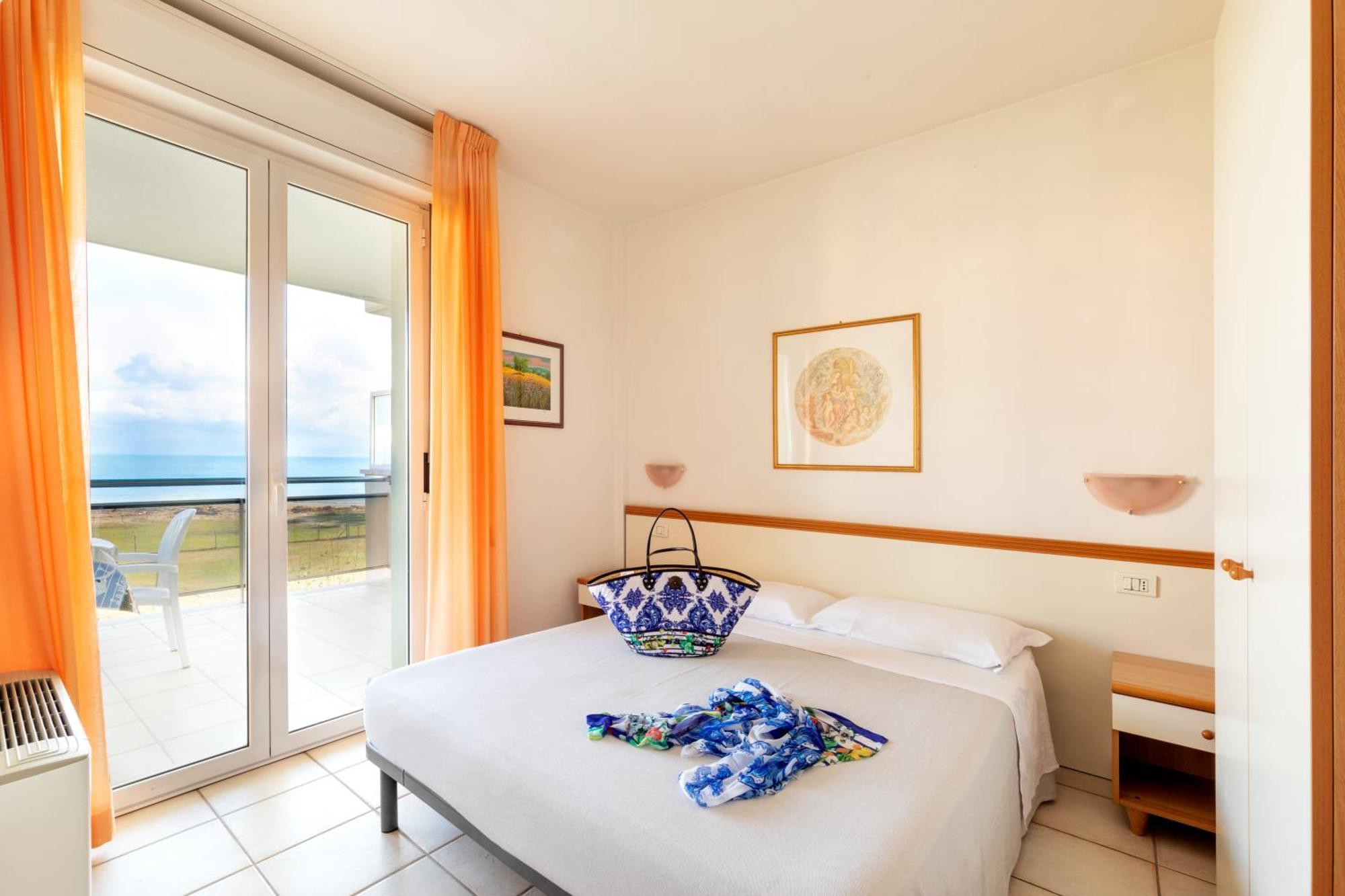 Residence Brezza Di Mare Сан-Бенедетто-дель-Тронто Экстерьер фото