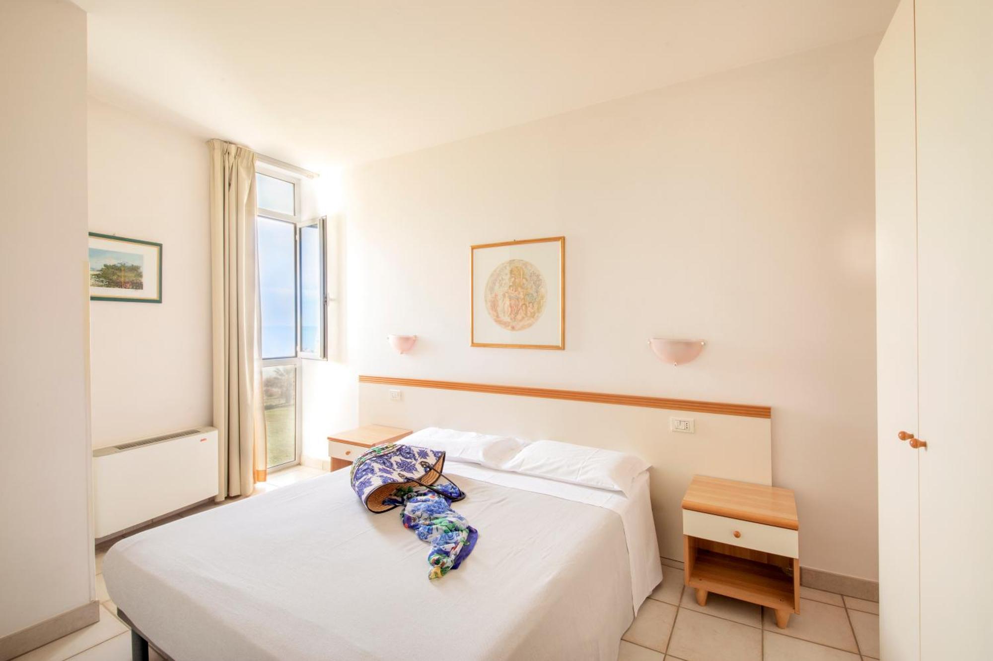 Residence Brezza Di Mare Сан-Бенедетто-дель-Тронто Экстерьер фото